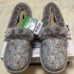 Bobs-memory foam slippers. Size 8